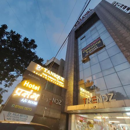 Hotel Prasang Surat Buitenkant foto